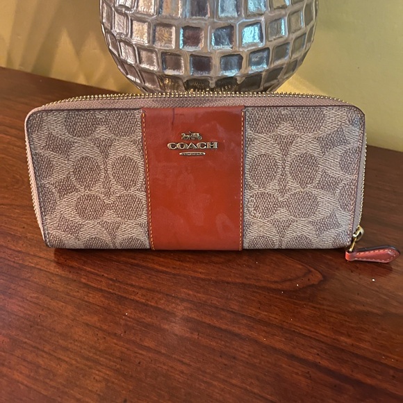 Coach Signature Zipper Wallet in Tan and Goldtone Hardware. - Picture 1 of 8